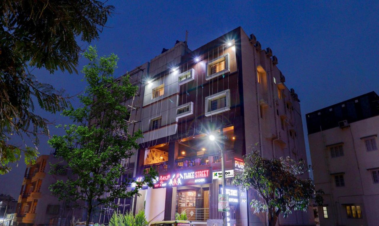 Treebo Three Street Hotel 3*
