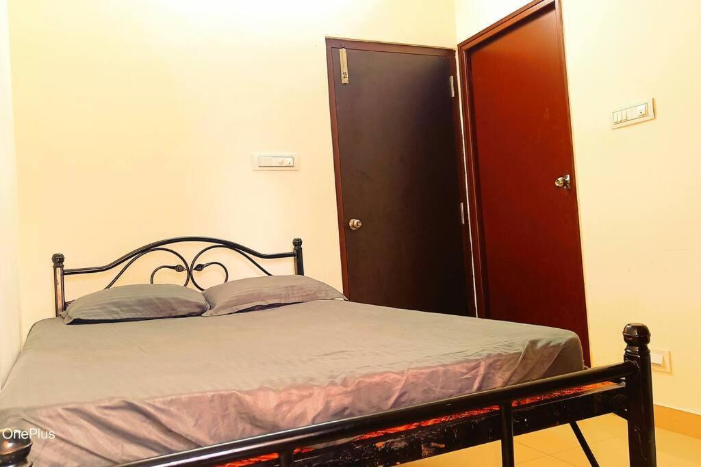 Apartment Attractive 2bhk On 3rd Floor *