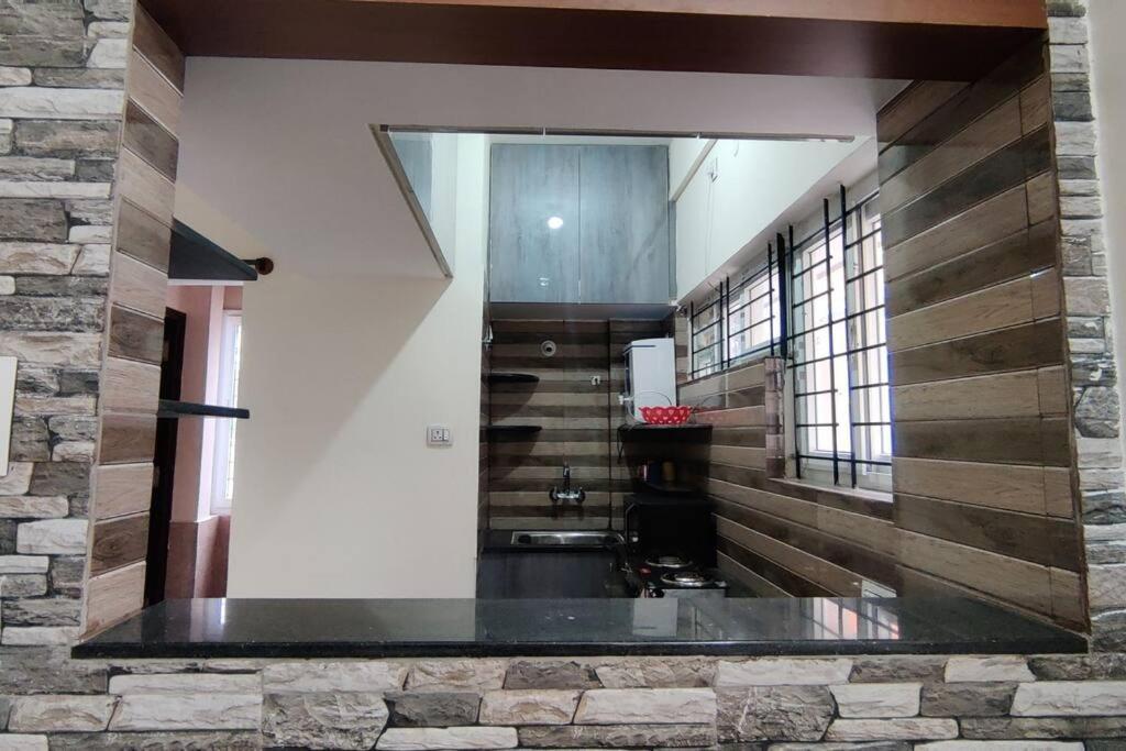 Attractive 2bhk Wid Kitchen&wifi Apartment