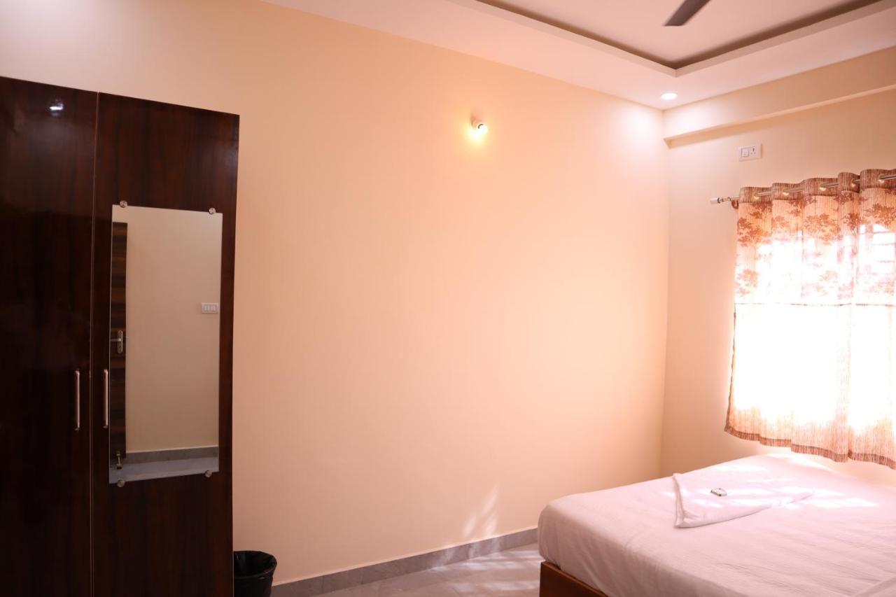 Smilestay Karanji Paradise Hotel