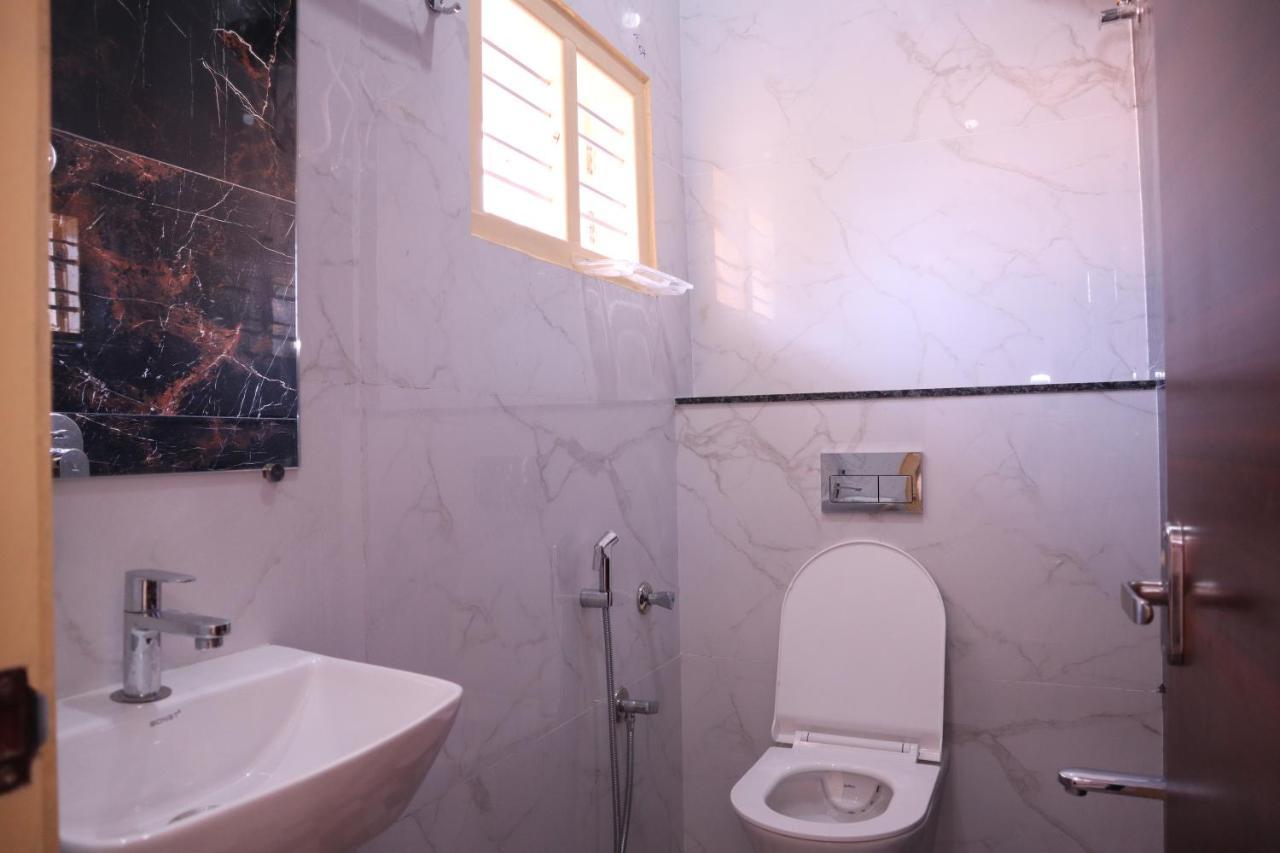 Hotel Smilestay Karanji Paradise 3*