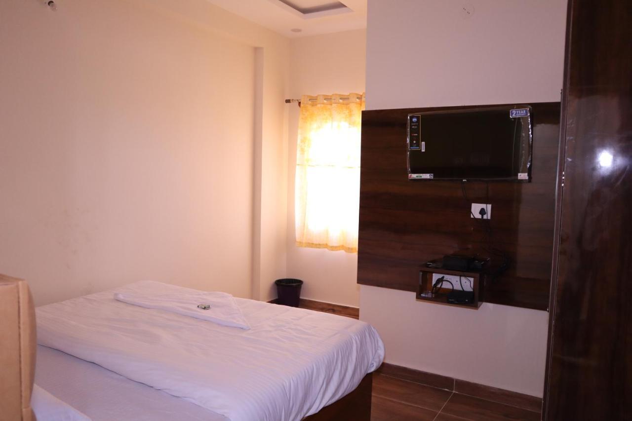 Smilestay Karanji Paradise Hotel 3*
