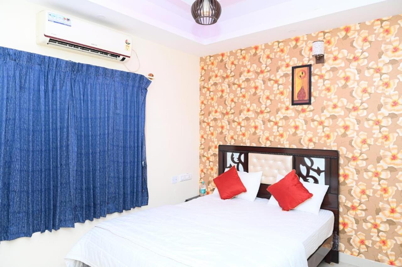 Urban Adams Service Hotel 3*