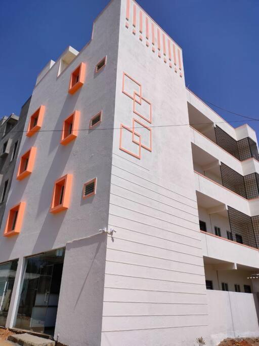 1bhk Near Manyata Tech Park, Thanisandra Apartment *