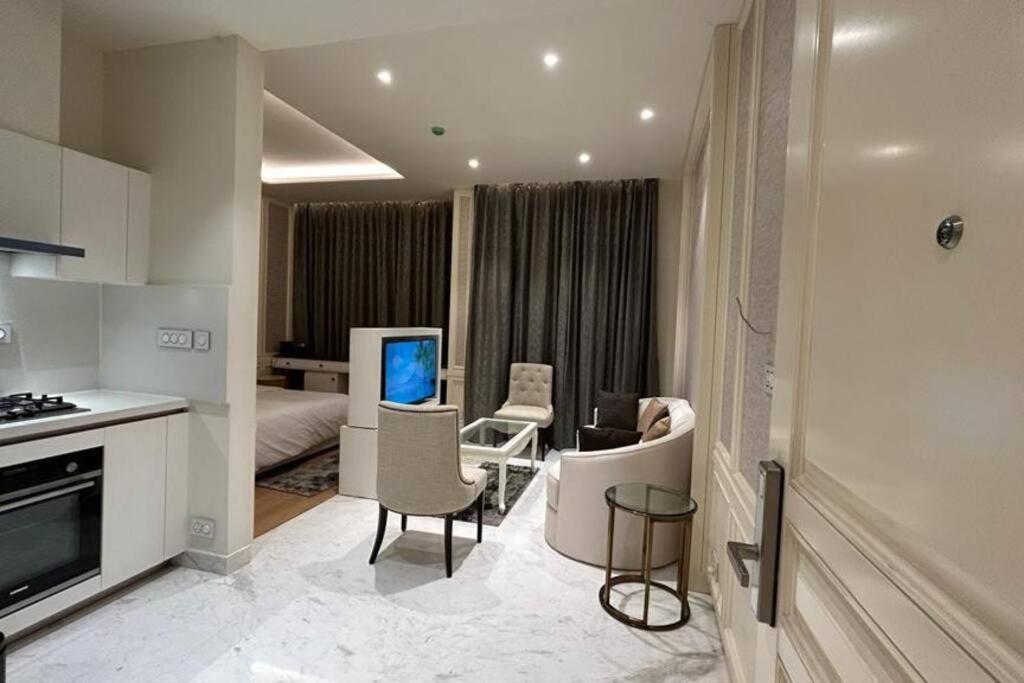 Luxury Leela Apartment, Near Airport,manyata Tech Park Apartment