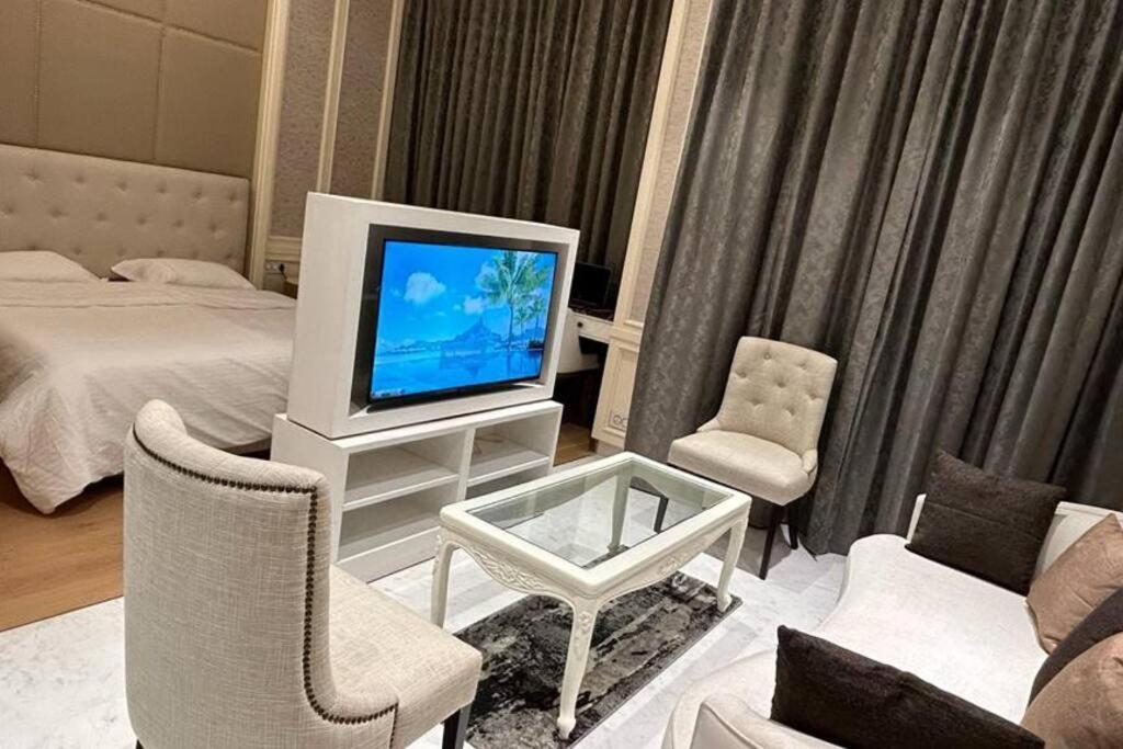 Luxury Leela Apartment, Near Airport,manyata Tech Park *