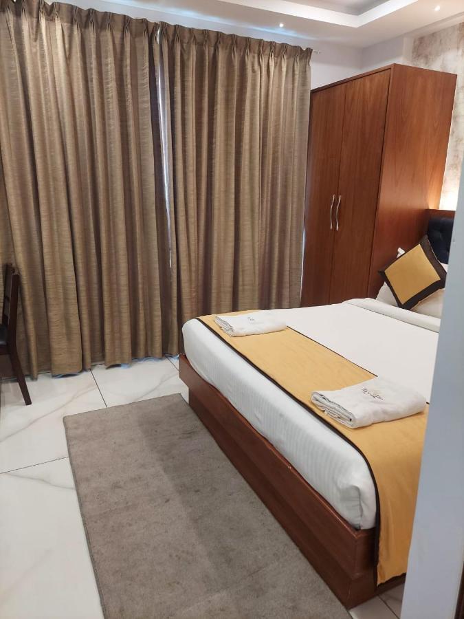 Love hotel Elevar Ayanna