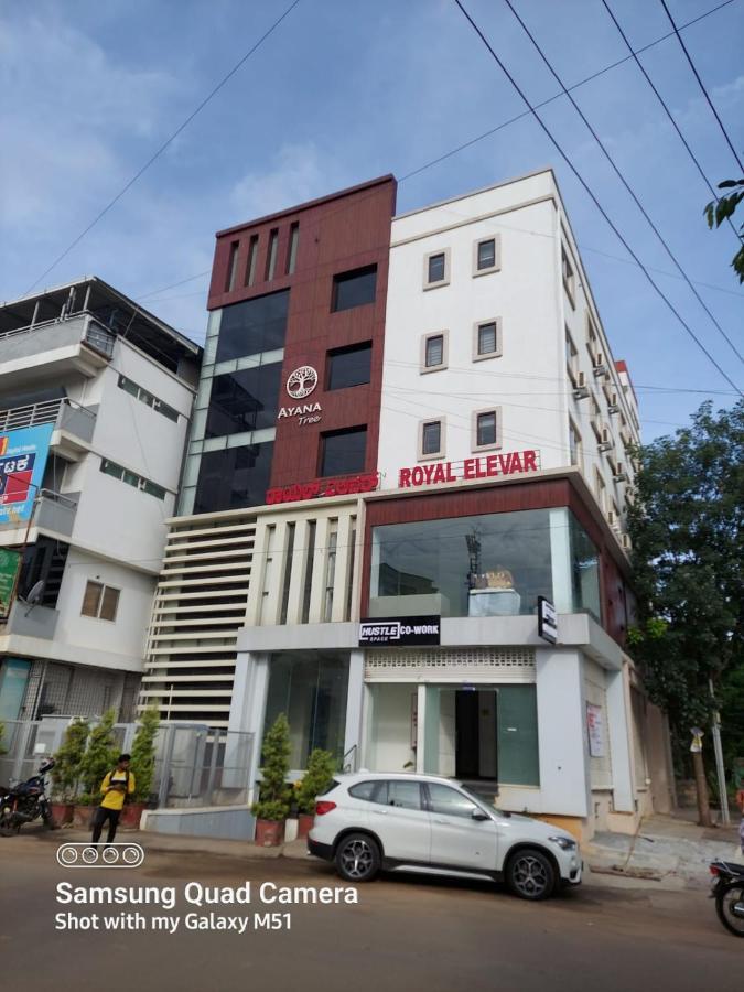 Love hotel Elevar Ayanna