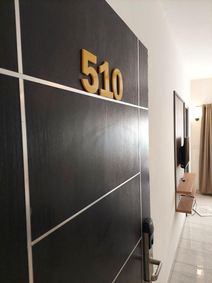 Love hotel Elevar Ayanna *