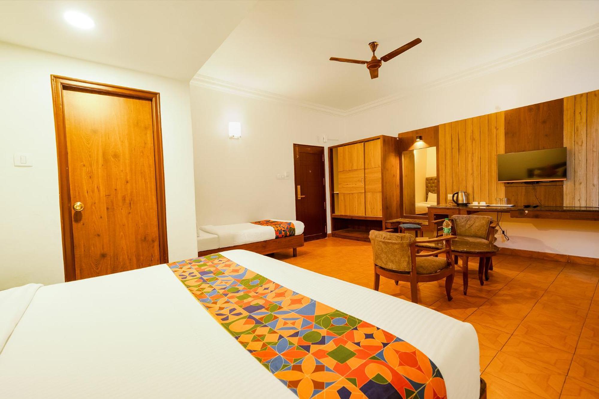Fabhotel Royale Basant Residency - Gandhinagar Bangalore