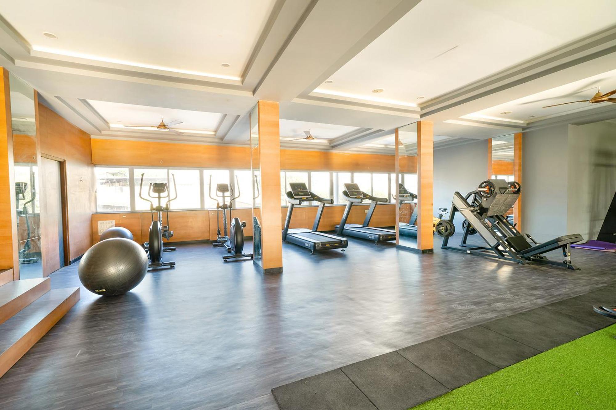 Fabhotel Royale Basant Residency - Gandhinagar