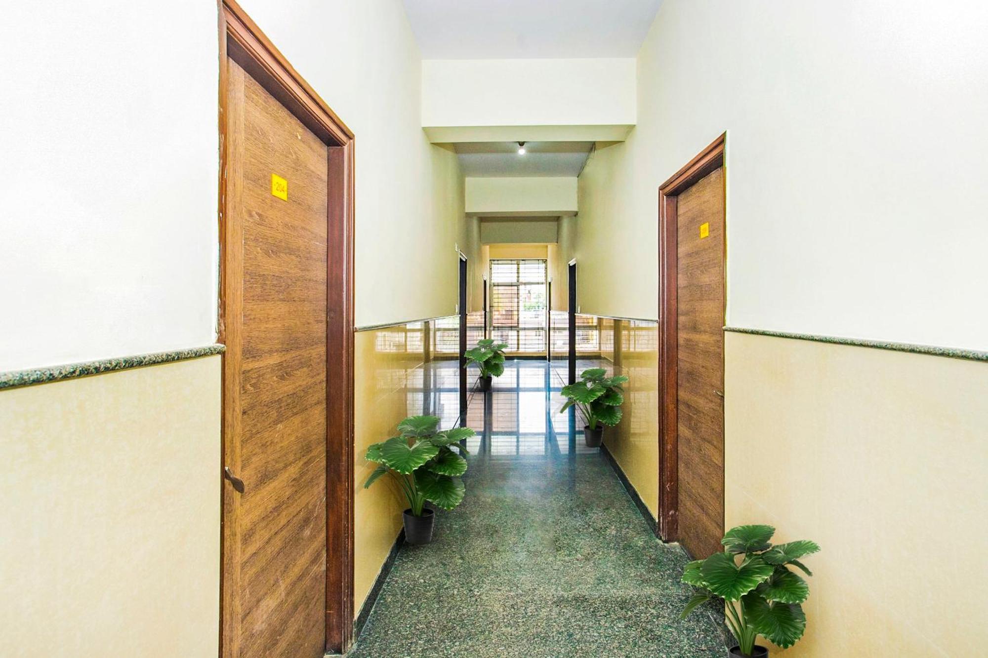 Hotel Oyo Athiti Residency