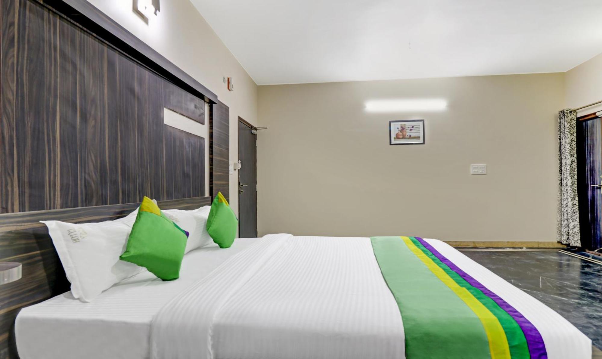 Treebo Trend Coastal Grand 3* Bangalore