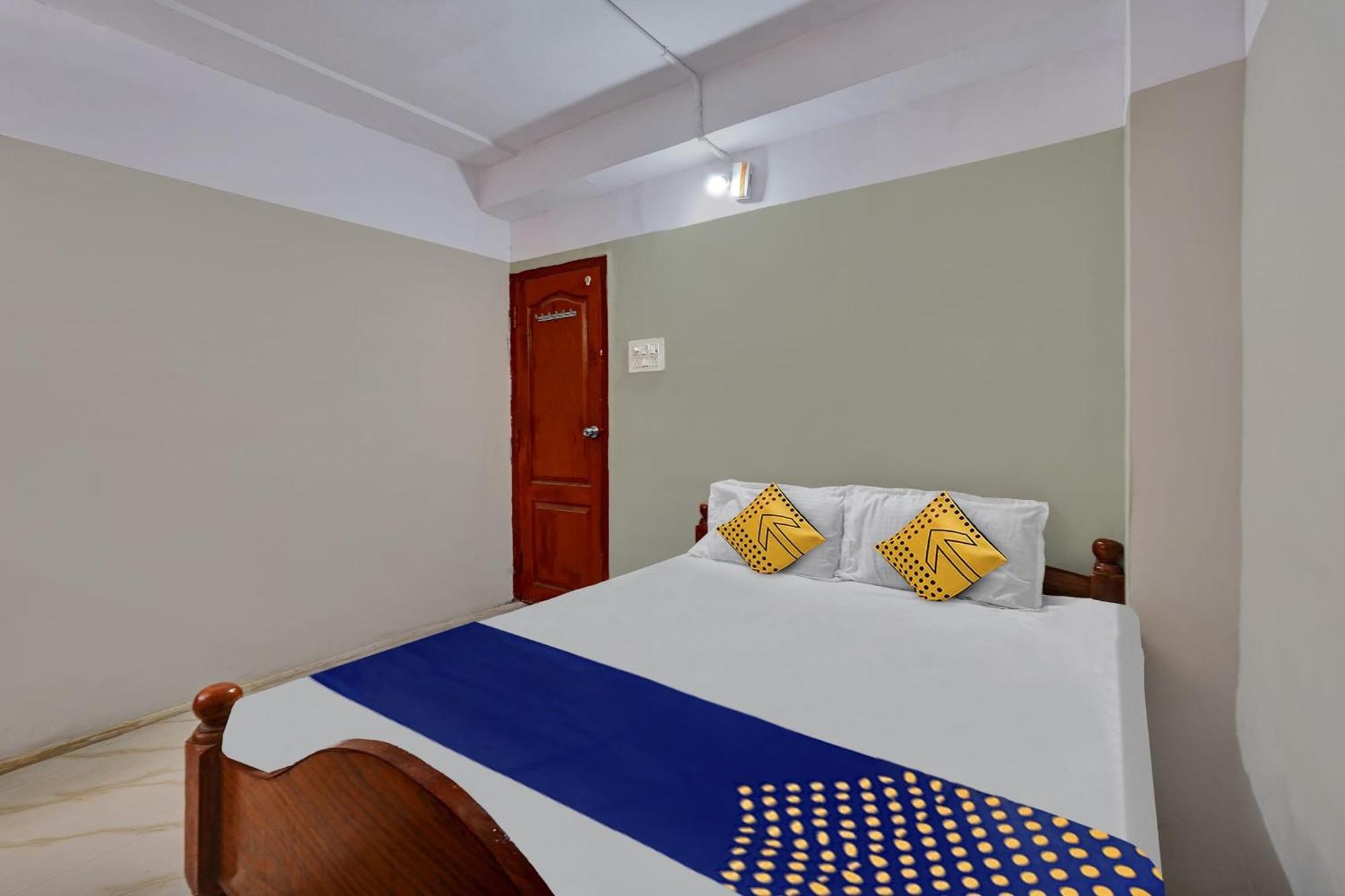 Spot On Canton And Boarding Hotel 2*