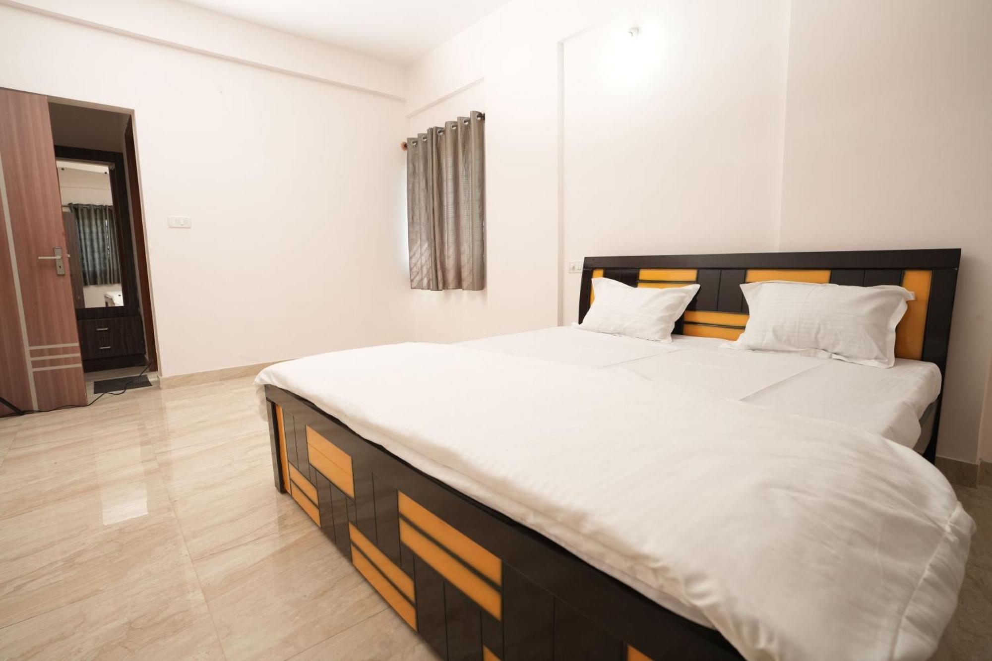 Srushti Service Apartment *