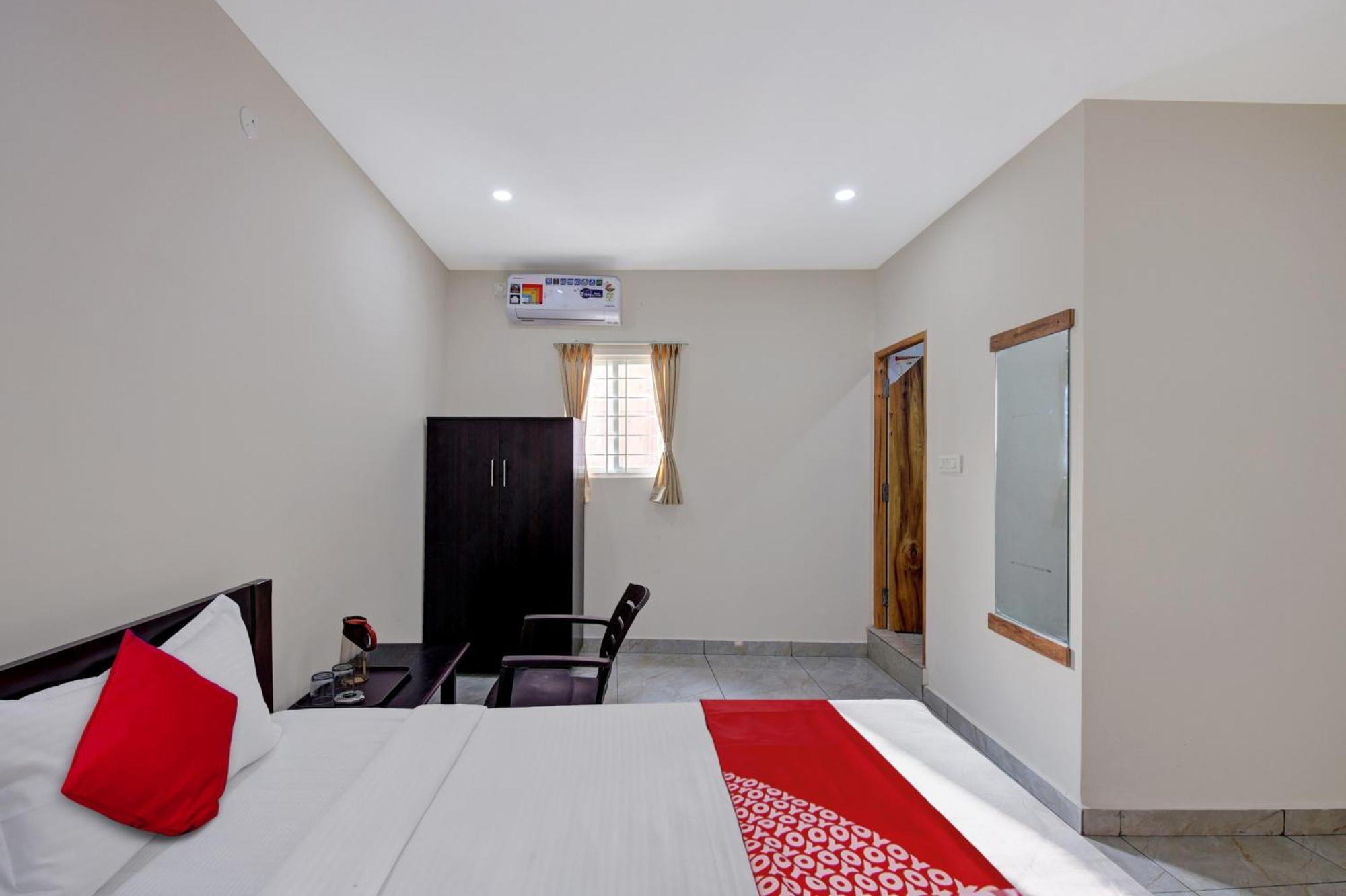 Hotel Oyo V G Grand
