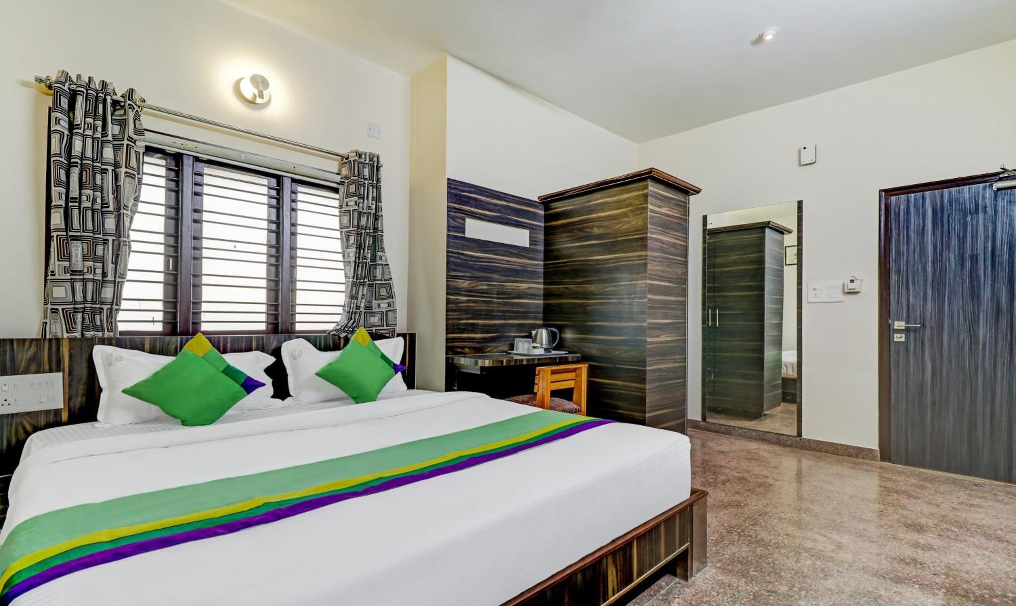 Treebo Trend Coastal Grand Hotel 3*