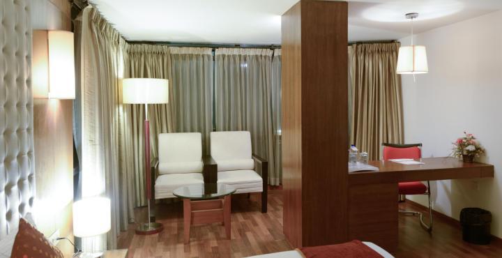 Monarch Brigade Road Hotel