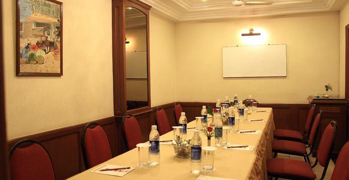Fabhotel Royale Basant Residency - Gandhinagar 3*