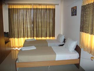 Raj Comforts -golf View Hotel