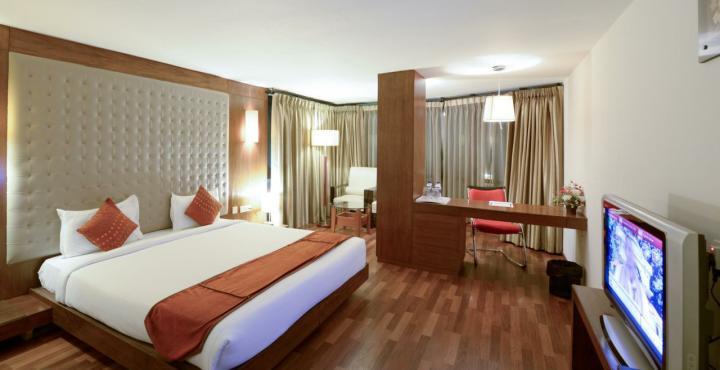Monarch Luxur - Infantry Road Bangalore