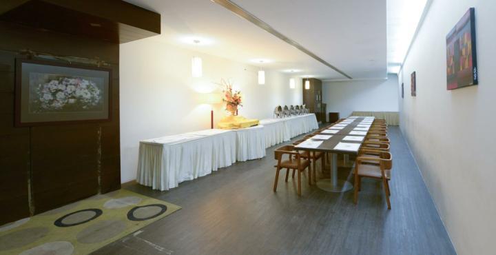 Monarch Luxur - Infantry Road Bangalore