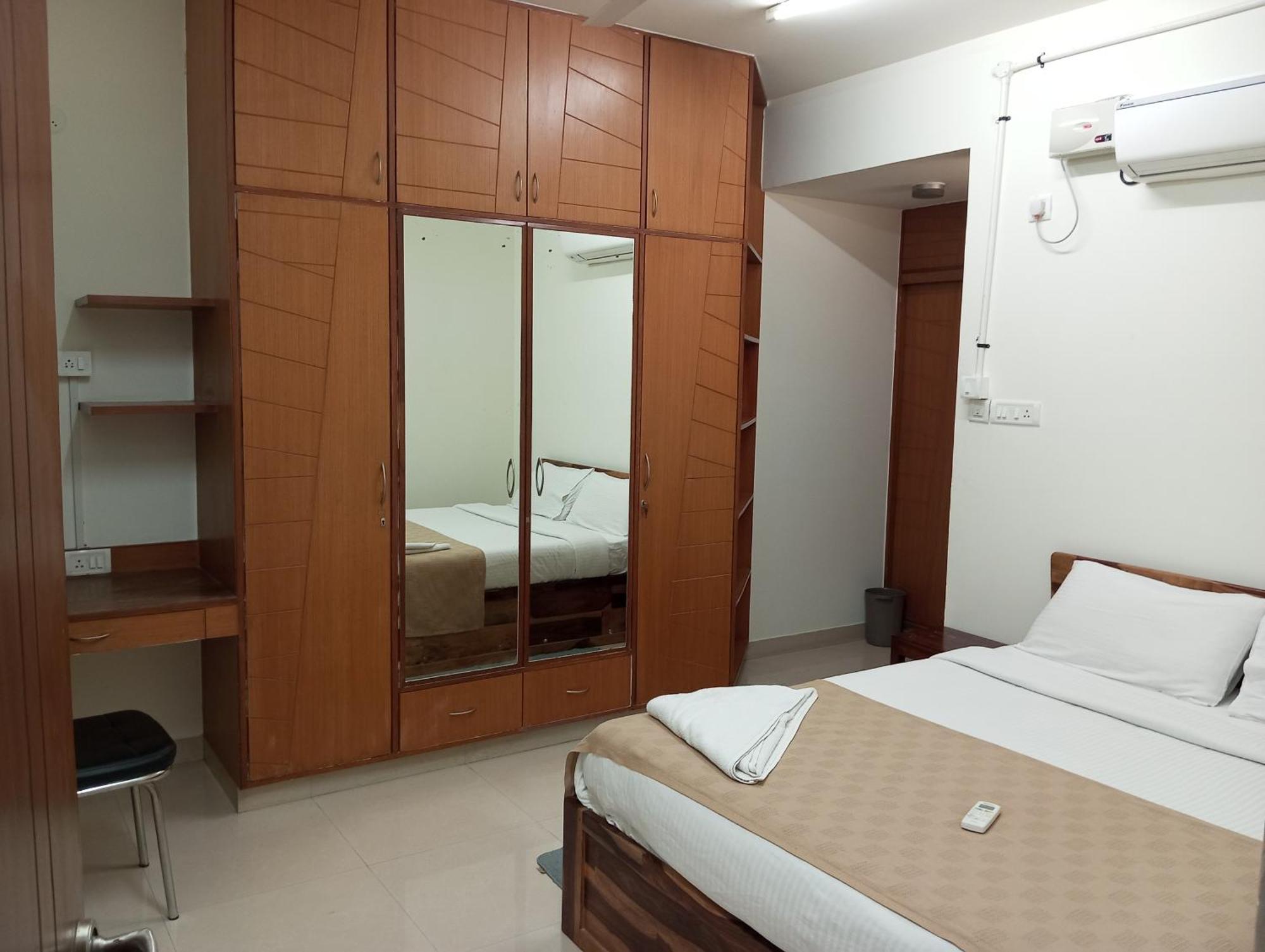 Guest house Lmh Ii *