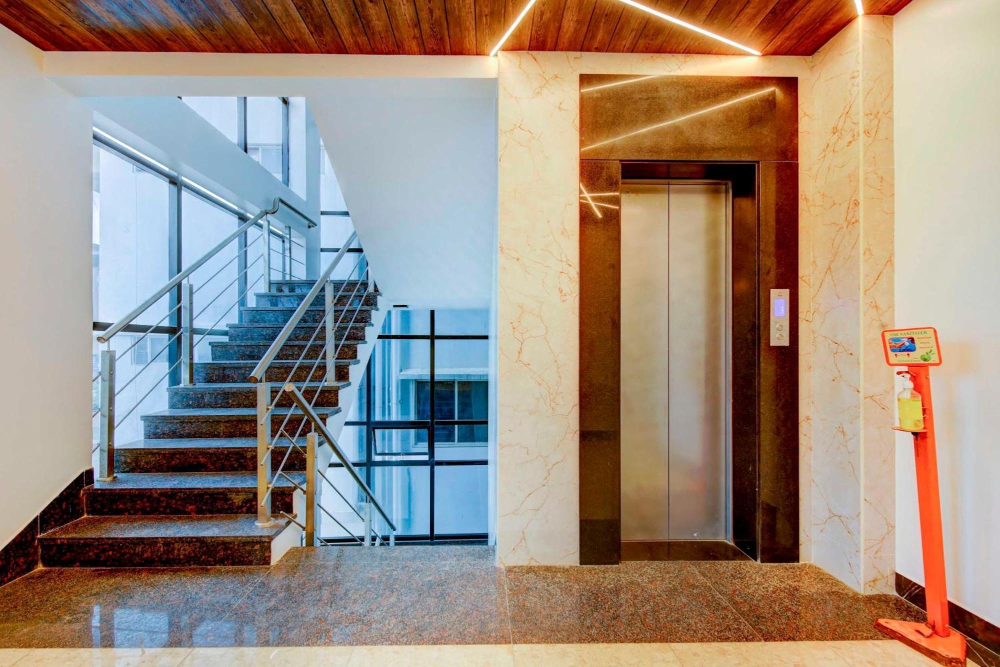 Super Collection O Royal Elevar Hotel