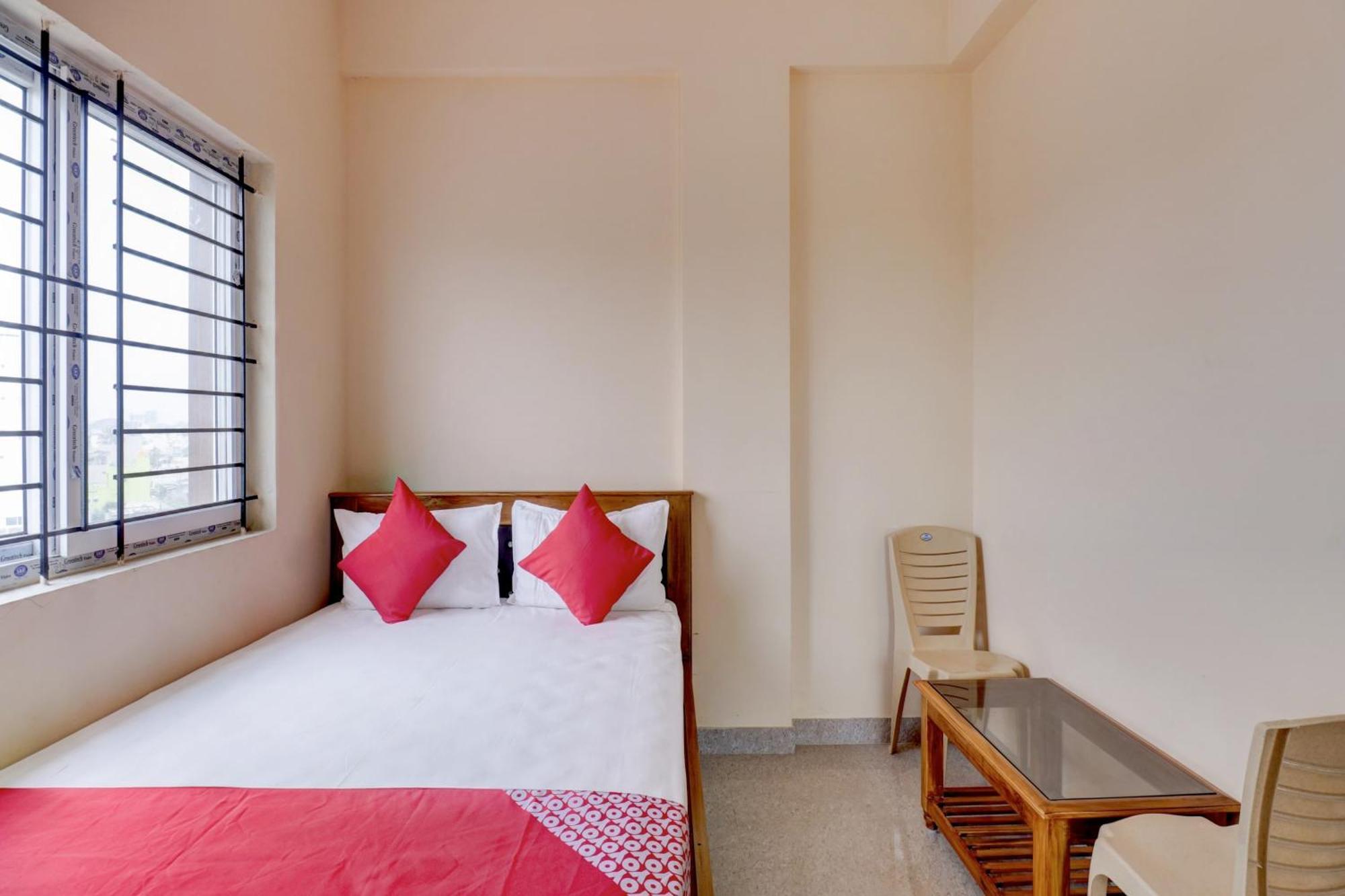 Hotel Oyo Flagship Golden Treasury Bangalore