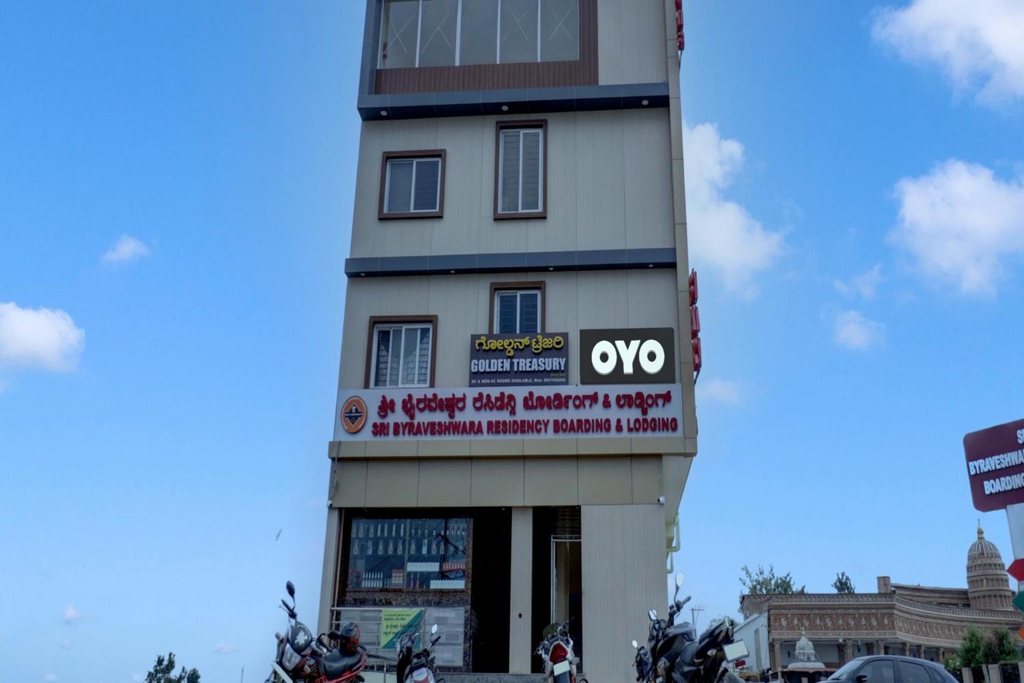 Oyo Flagship Golden Treasury Hotel Bangalore