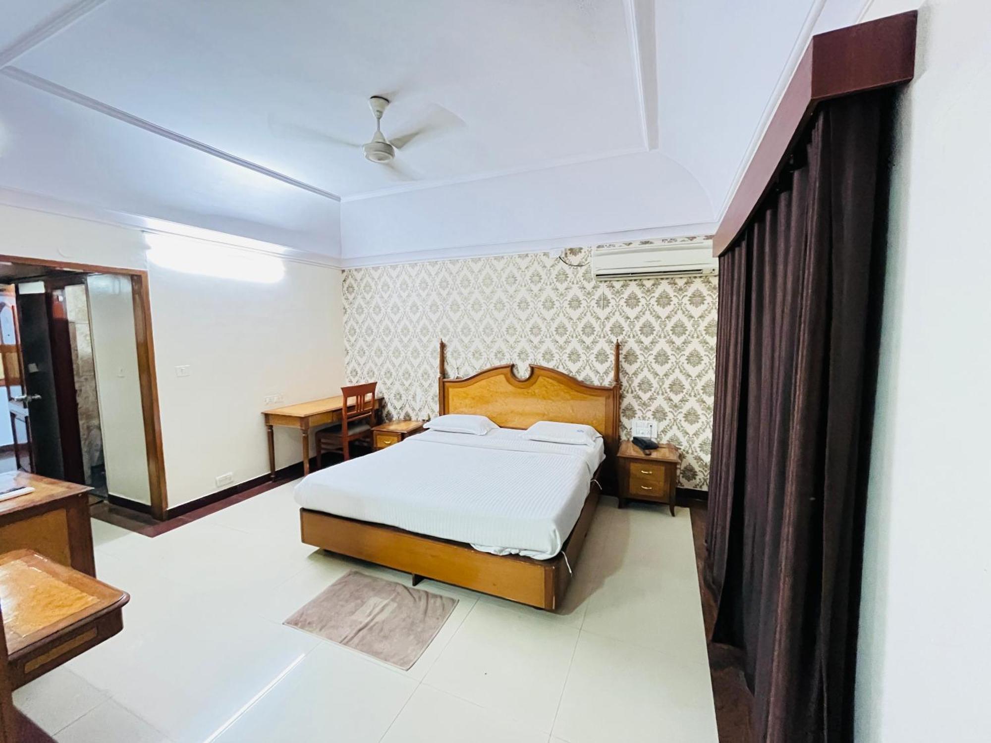 Hotel Chetan International