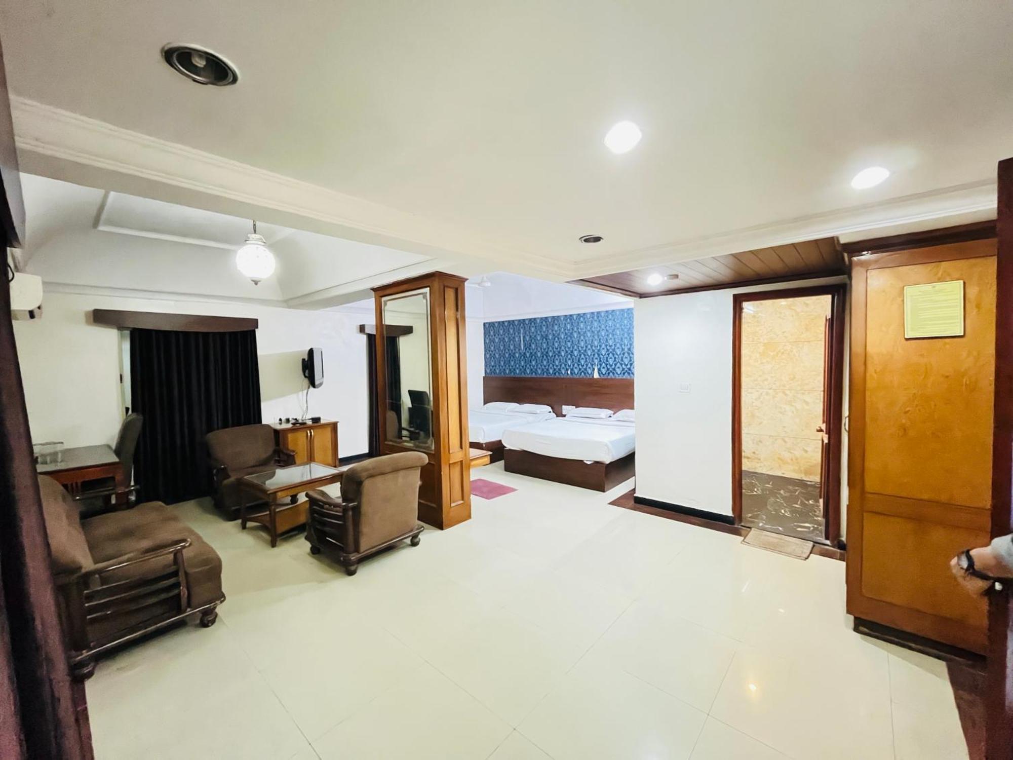 Chetan International 3*