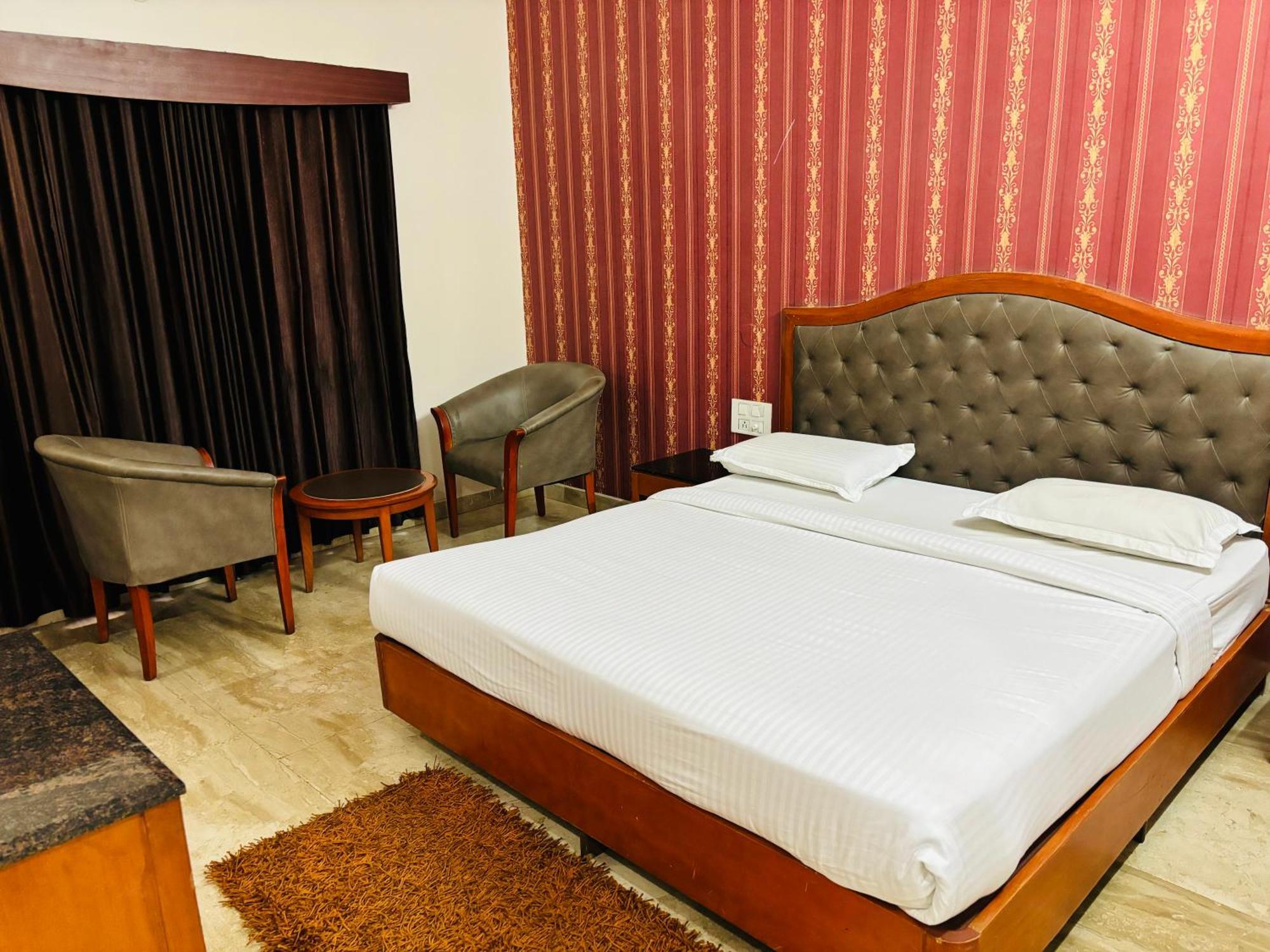 Hotel Chetan International 3*