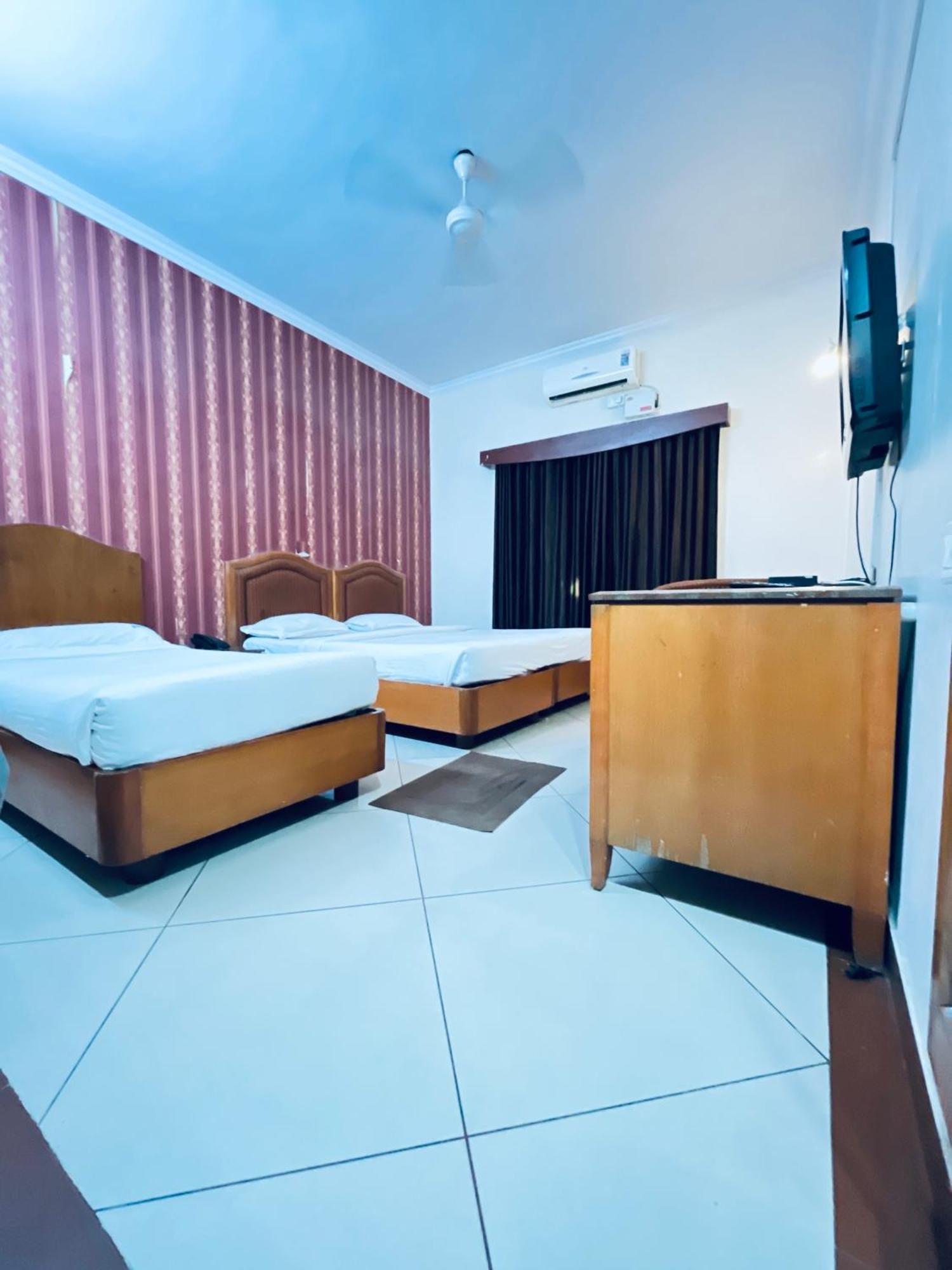 Hotel Chetan International 3*
