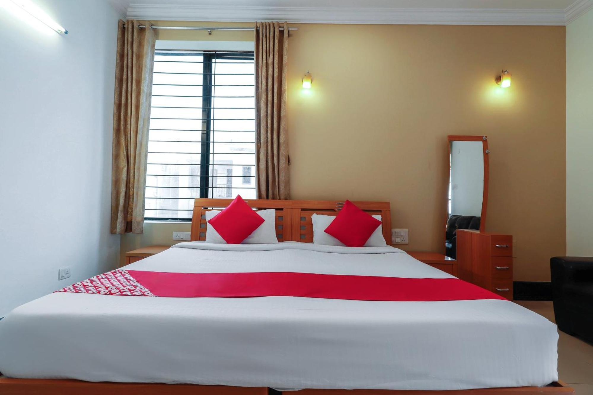 Collection O Emara Grand 4* Bangalore