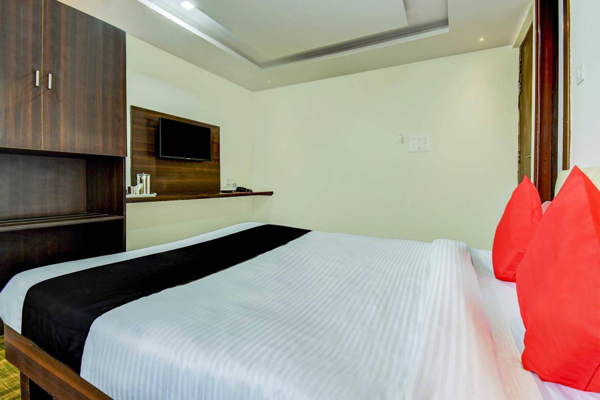 Collection O 73565 J J Global Exotics Hotel 3*