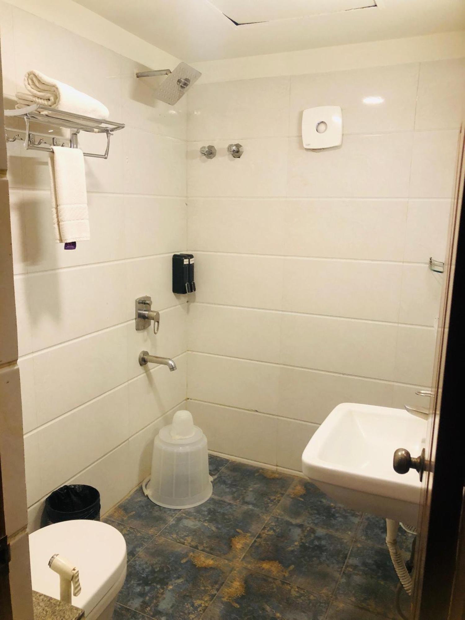 Hotel Astra & - Kadubeesanahalli ,opposite Oracle And Jp Morgan, Marathahalli Outer Ring Road