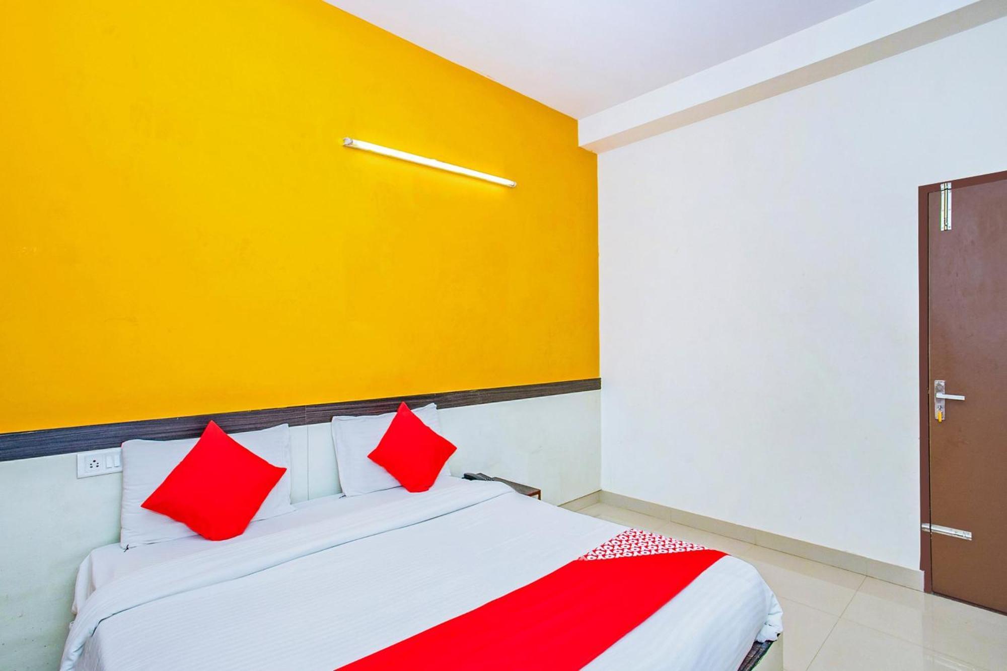 Oyo Athiti Residency 3*