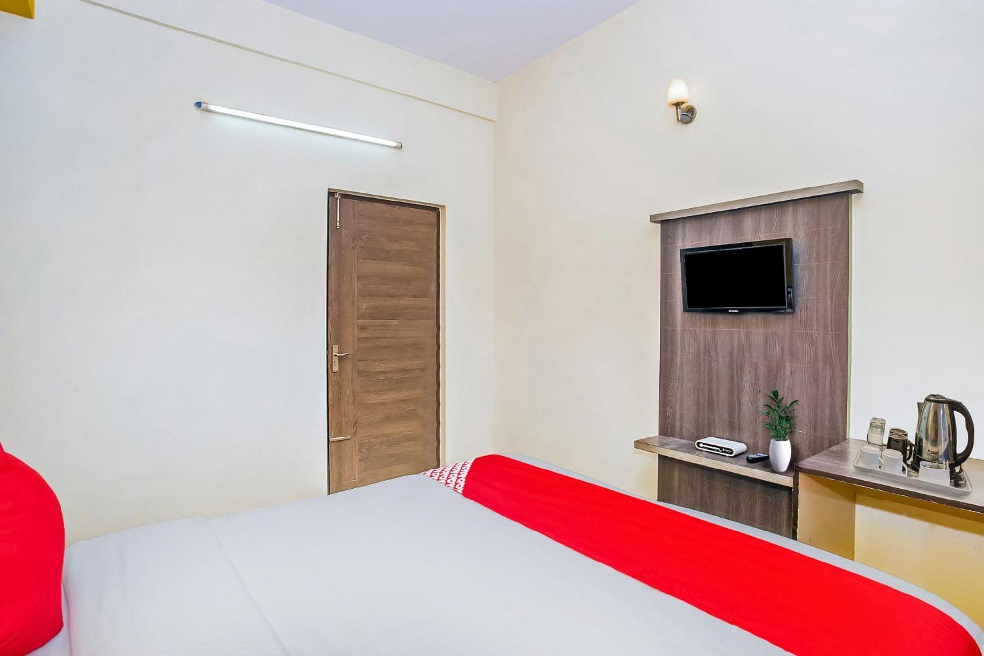 Oyo Athiti Residency Hotel
