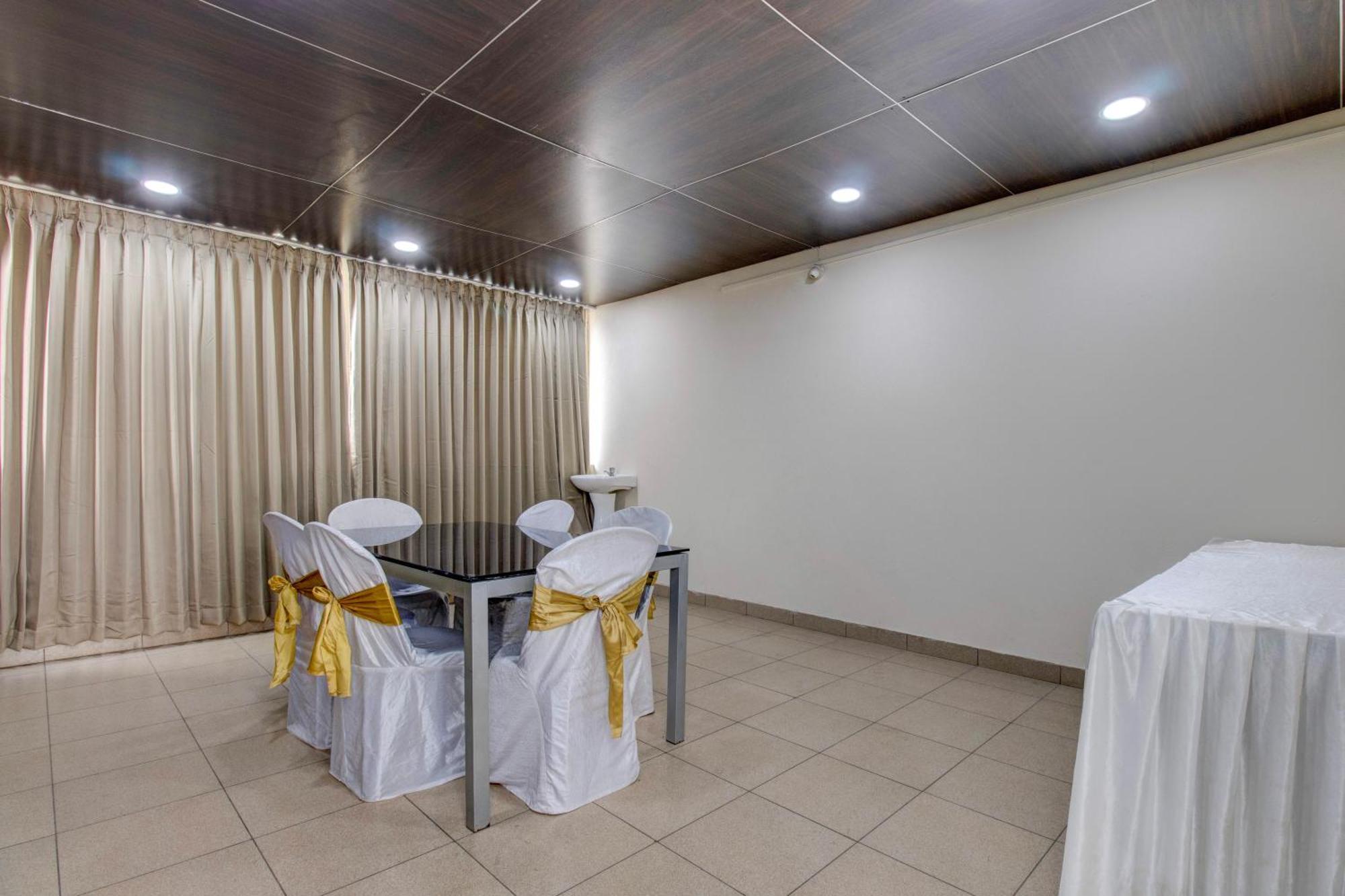 Hotel Cocoon - Kalyan Nagar 3*