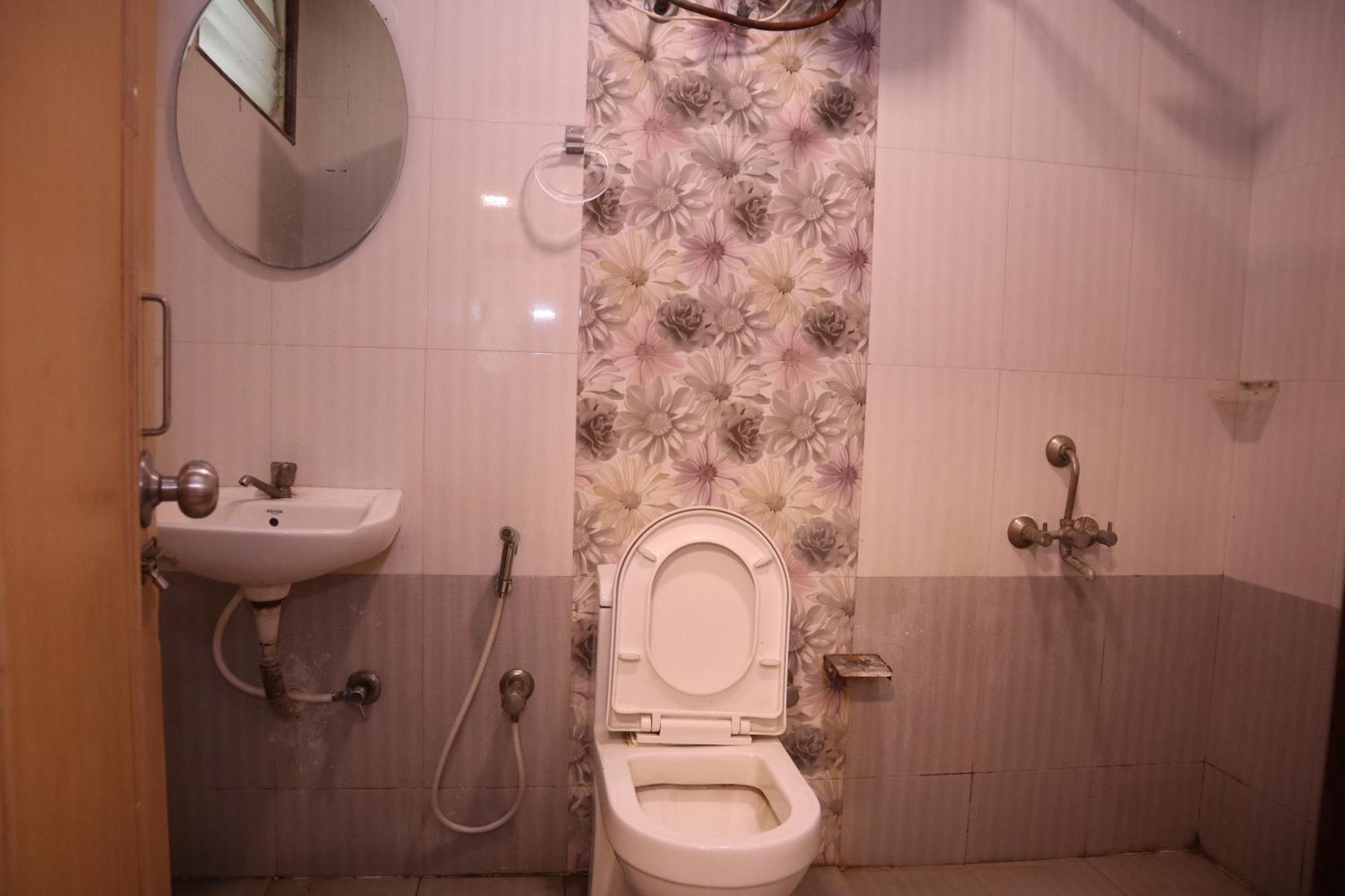 Sri Sai Ram Hotel 2*