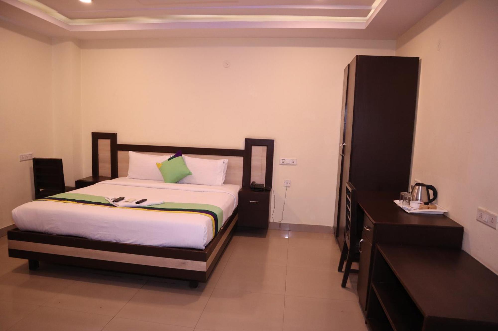 Millennium Plaza Hotel 2*