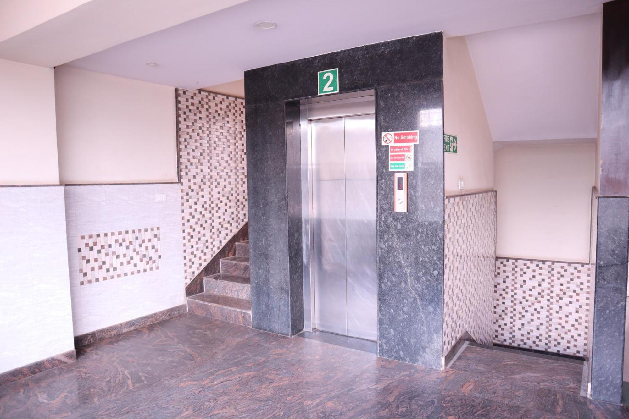 Millennium Plaza Hotel 2*