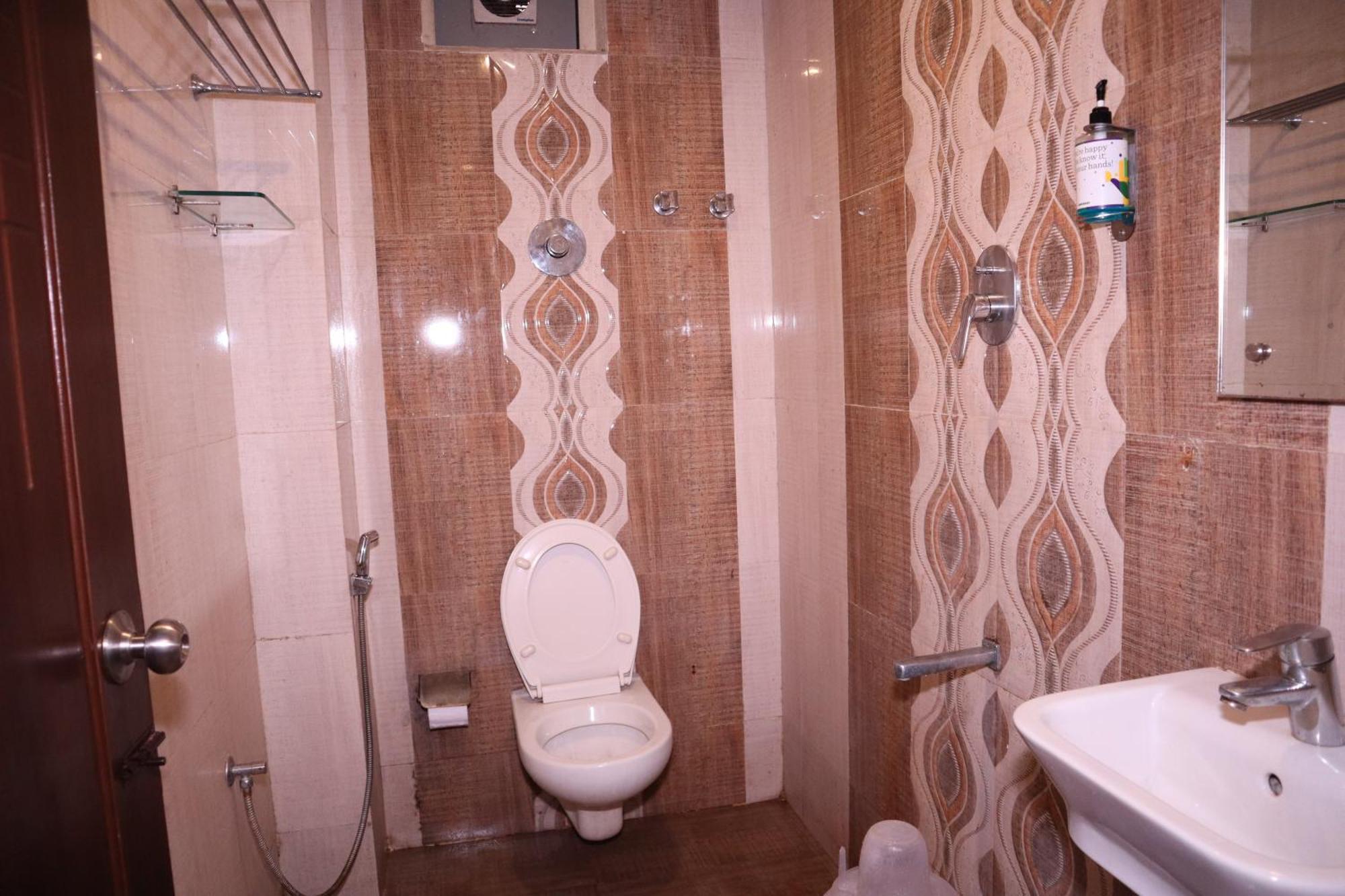 Millennium Plaza Hotel 2*