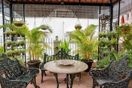 Eden Garden By Jadecaps Nr Mg Road Garden Holiday home *
