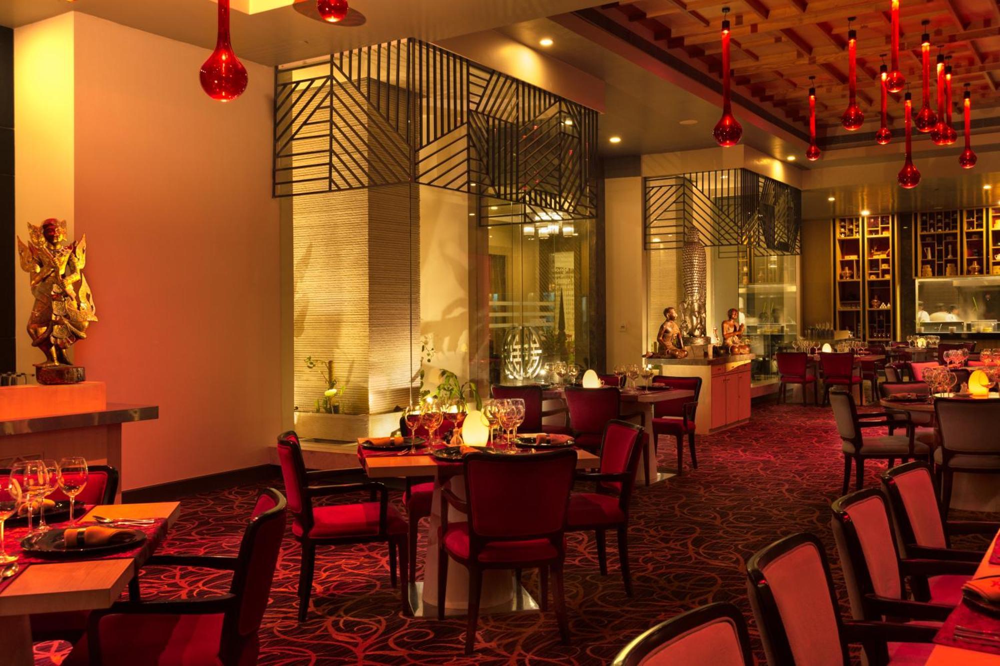 Hotel Radisson Blu Outer Ring Road 5*