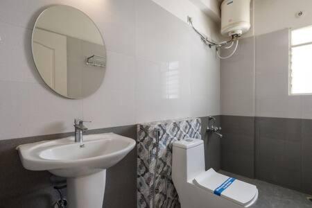 Platinum Oak By Jadecaps Ac Wifi Central Area * Bangalore