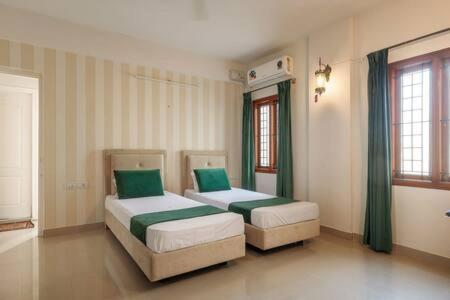 Platinum Oak By Jadecaps Ac Wifi Central Area Apartment