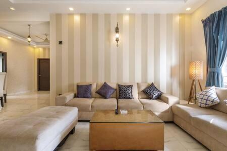 The Dwellers By Red Olive Wifi Private Balcony Apartment