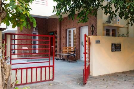 Cedarwood Serviced 3bhk Bungalow Villa *